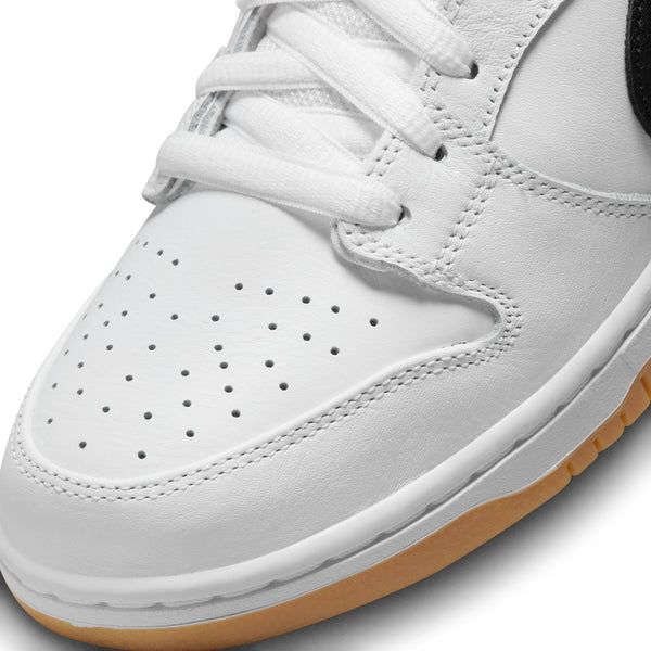 Sb dunk low store black white gum